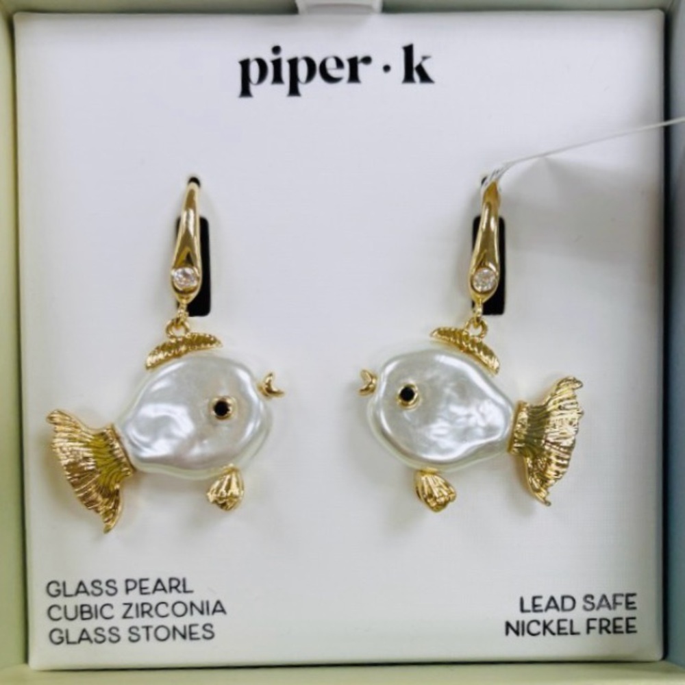 NWT ⚜️🤍⚜️ Piper K Gorgeous Cubic Zirconia glass pearls Fish Shaped Earrings